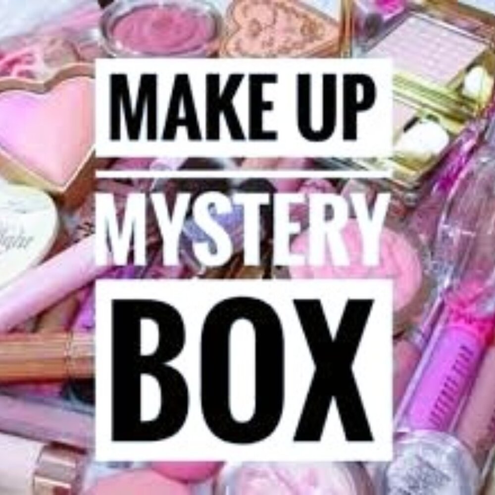 MAC GIFT SET 3+ luxury mystery box beauty & makeup holiday case present